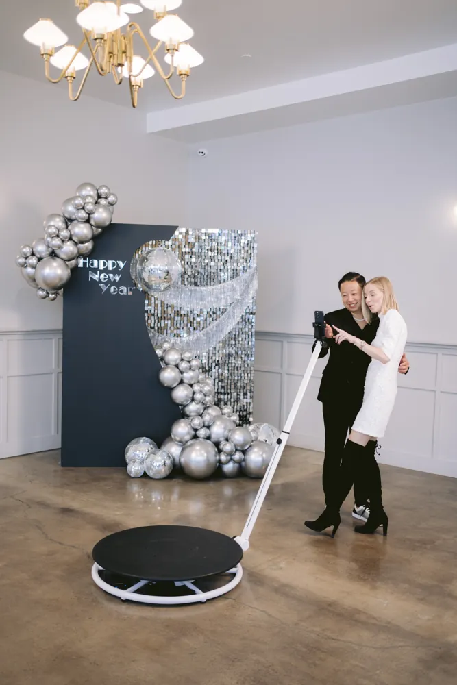 Couple on the AIRi 360 video booth platform at a New Year's party